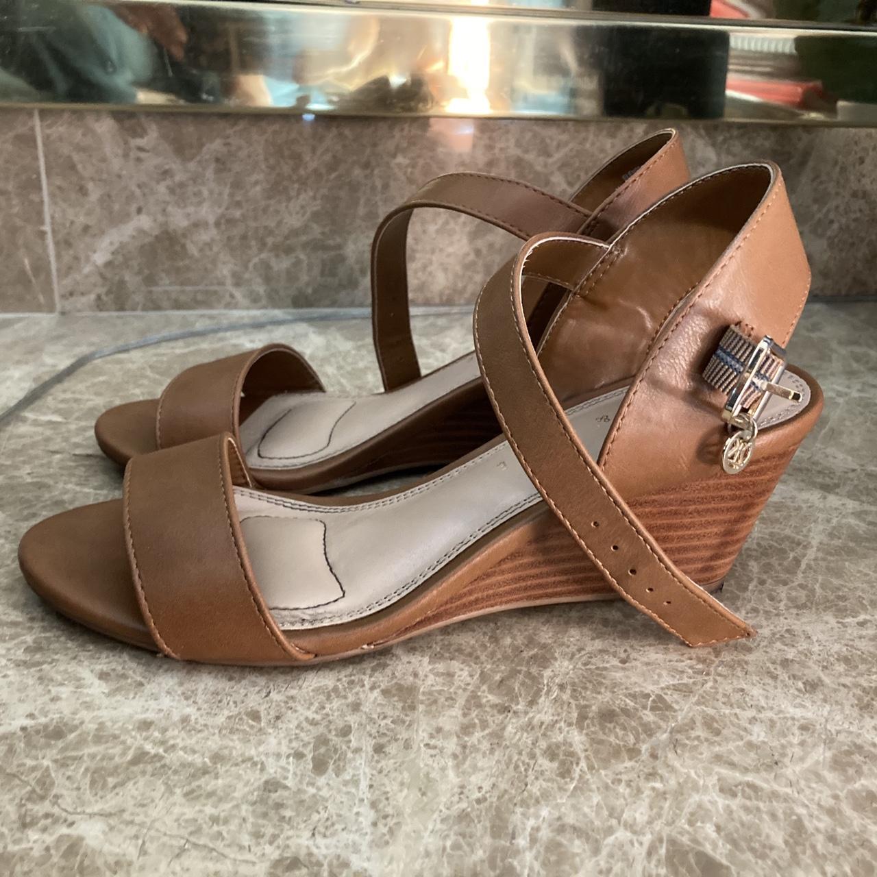 Kelly & katie elendra sales wedge sandal