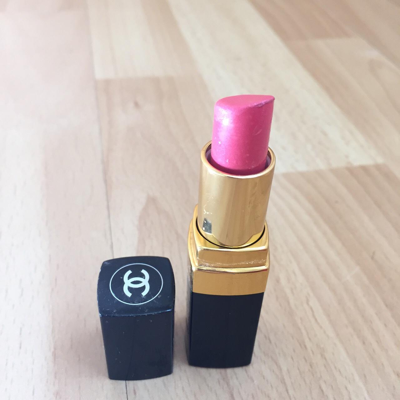 Chanel rouge coco 39 paradise lipstick. Used on a