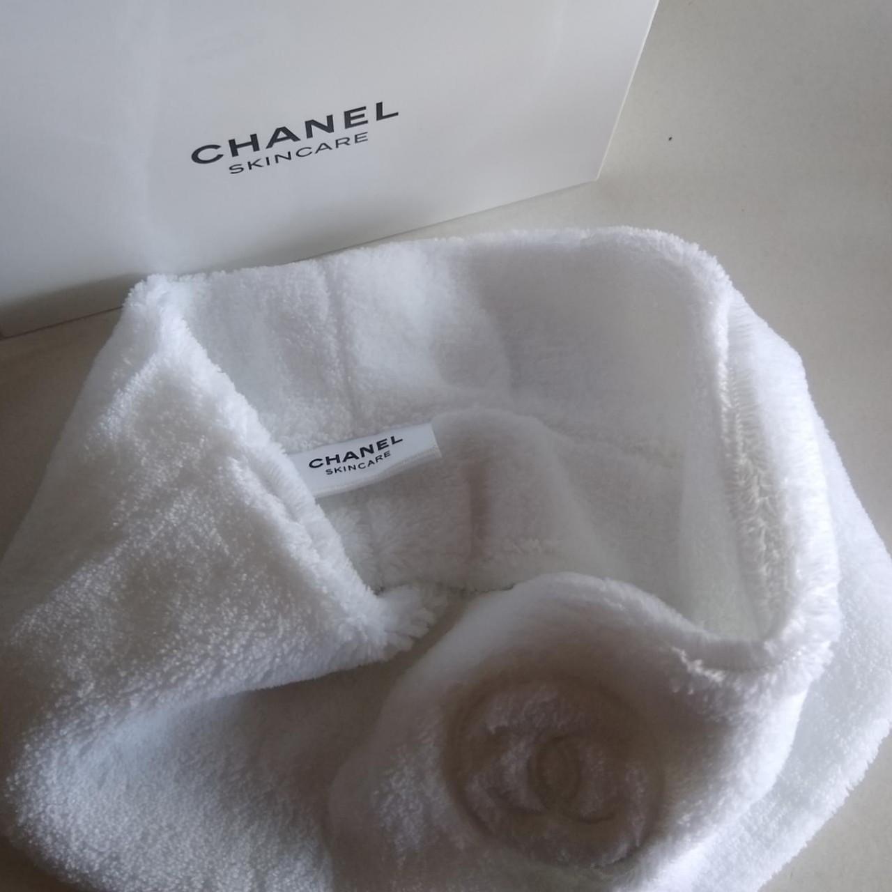 Fascia da bagno in ciniglia Chanel, linea beauty - Depop