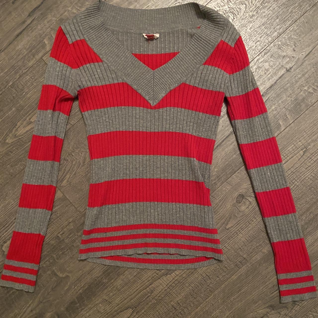 L.e.i. Women's Red and Grey Jumper | Depop