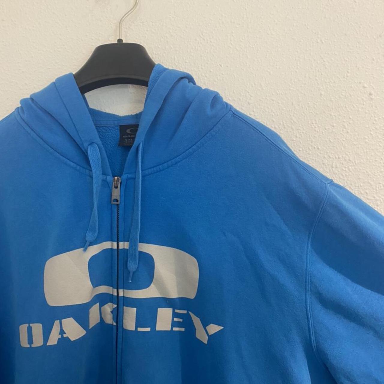oakley zip up