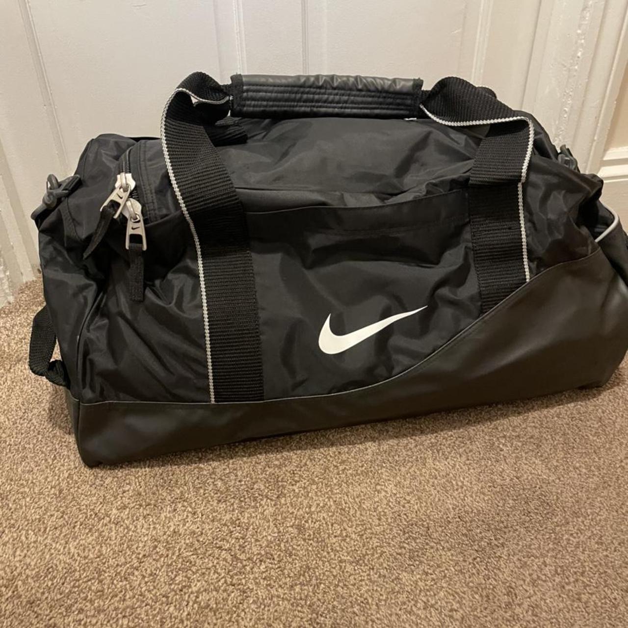 nike small holdall bag