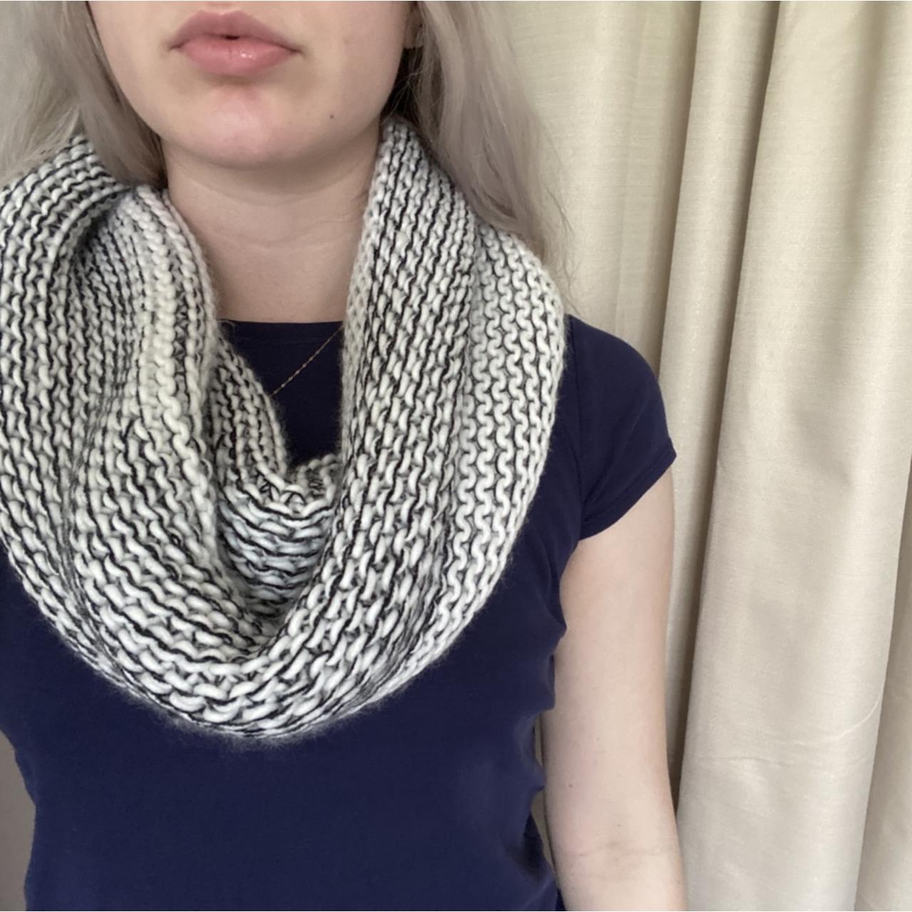 navy and white thick knit infinity scarf, has a