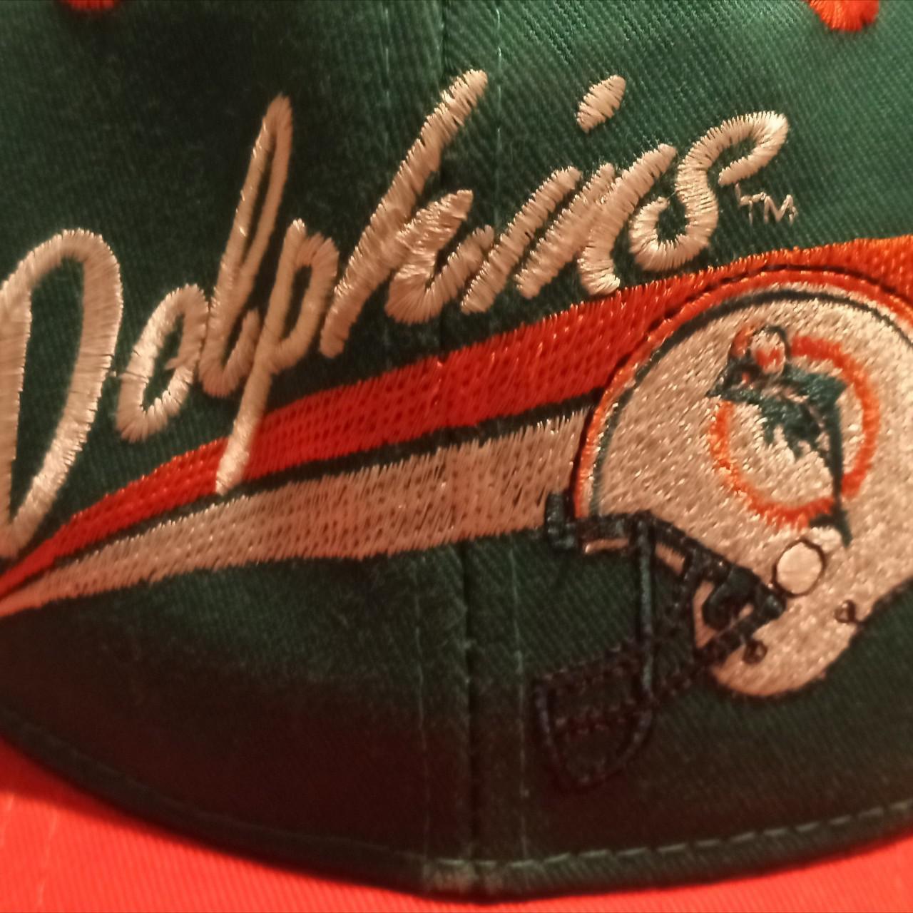 \ud83d\udc2c\ud83d\udd25 Super clean vintage Miami Dolphins snapback in... - Depop