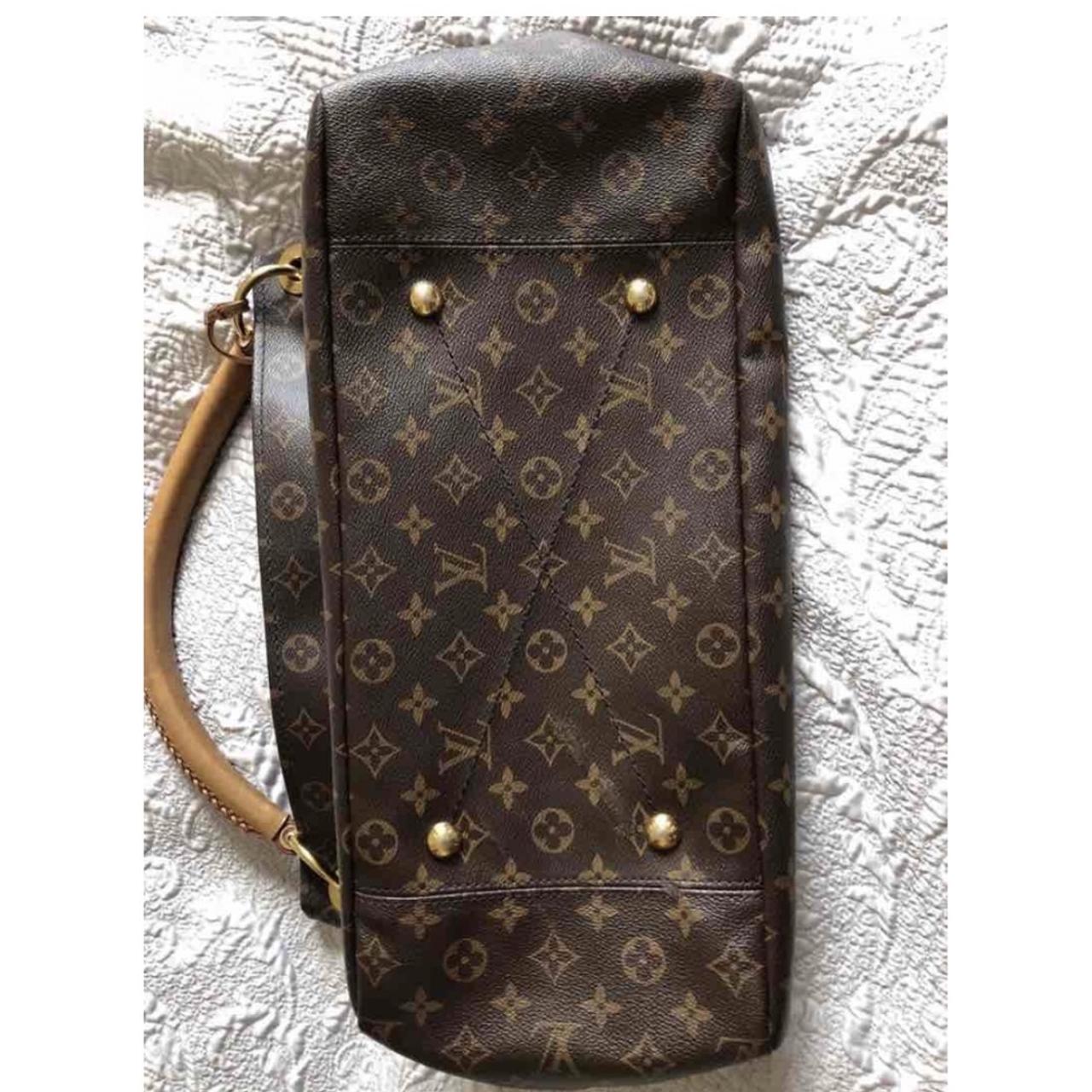 Beautiful Louis Vuitton Artsy Empreinte MM bag Very - Depop