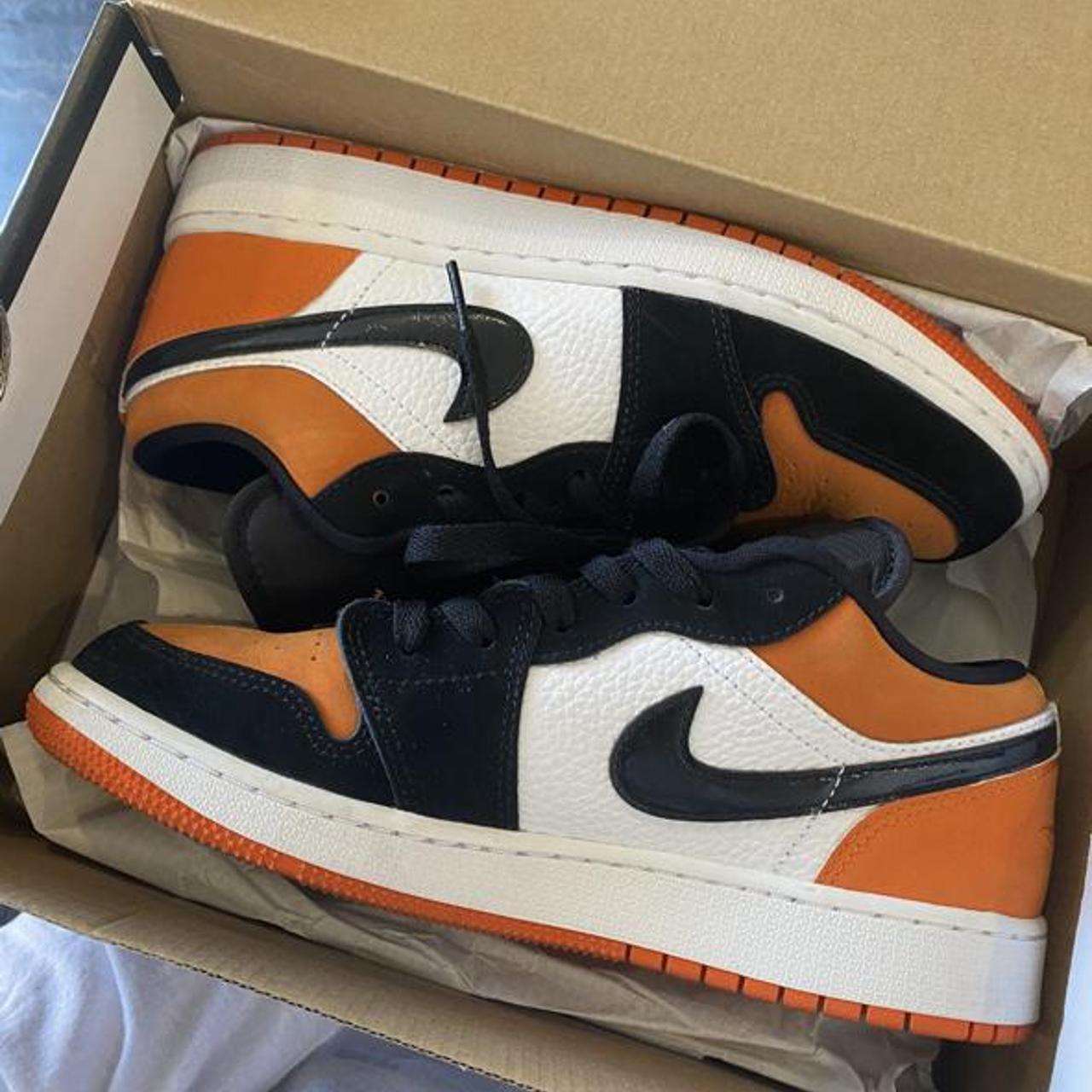 Nike Women's Orange and Black Trainers | Depop