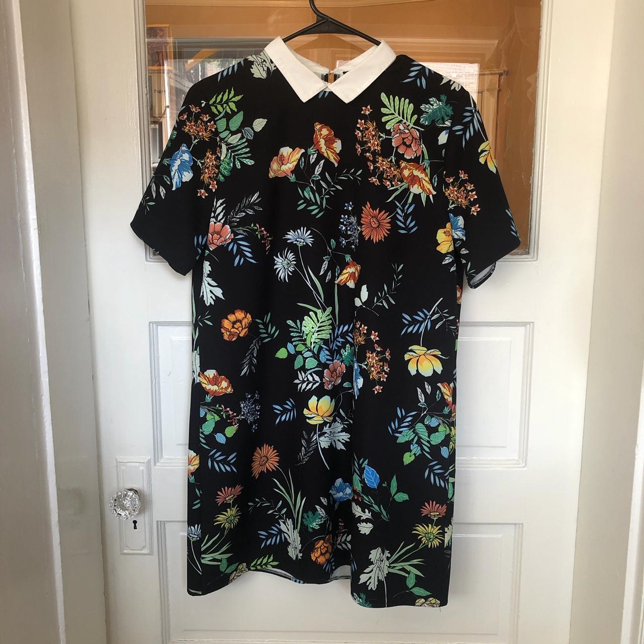 Cute little collared floral A-line not-super-mini... - Depop