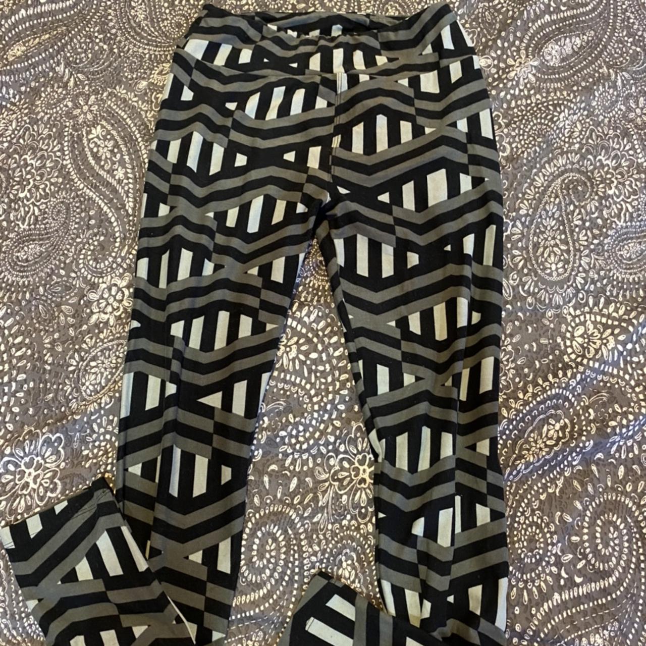 LuLaRoe Printed Leggings - Depop