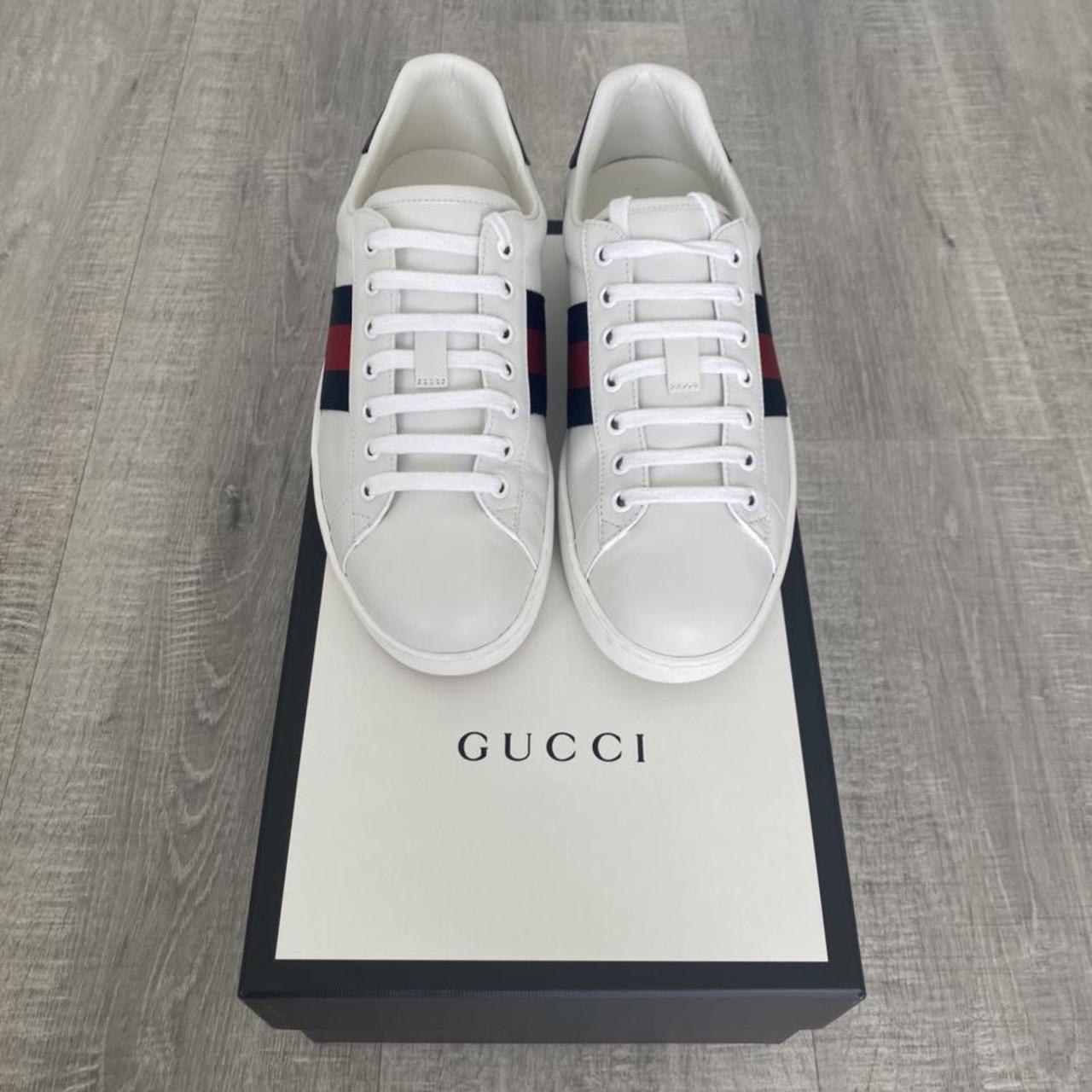 Gucci Women's White and Navy Trainers | Depop