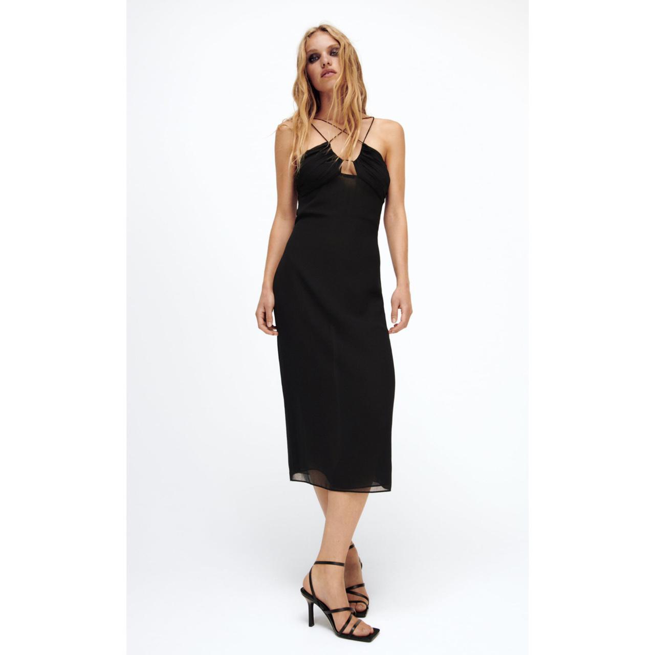 美品★ CROSS STRAP CUT DRESS BNWT Zara Cross Strap Dress, size XS. Black v-neck | Depop