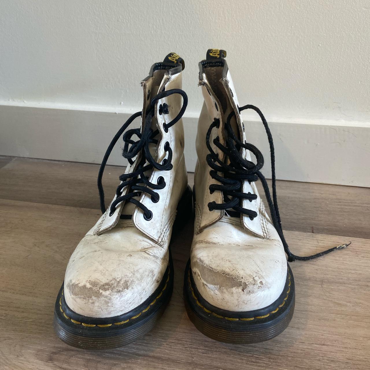 White dr sales martens size 4