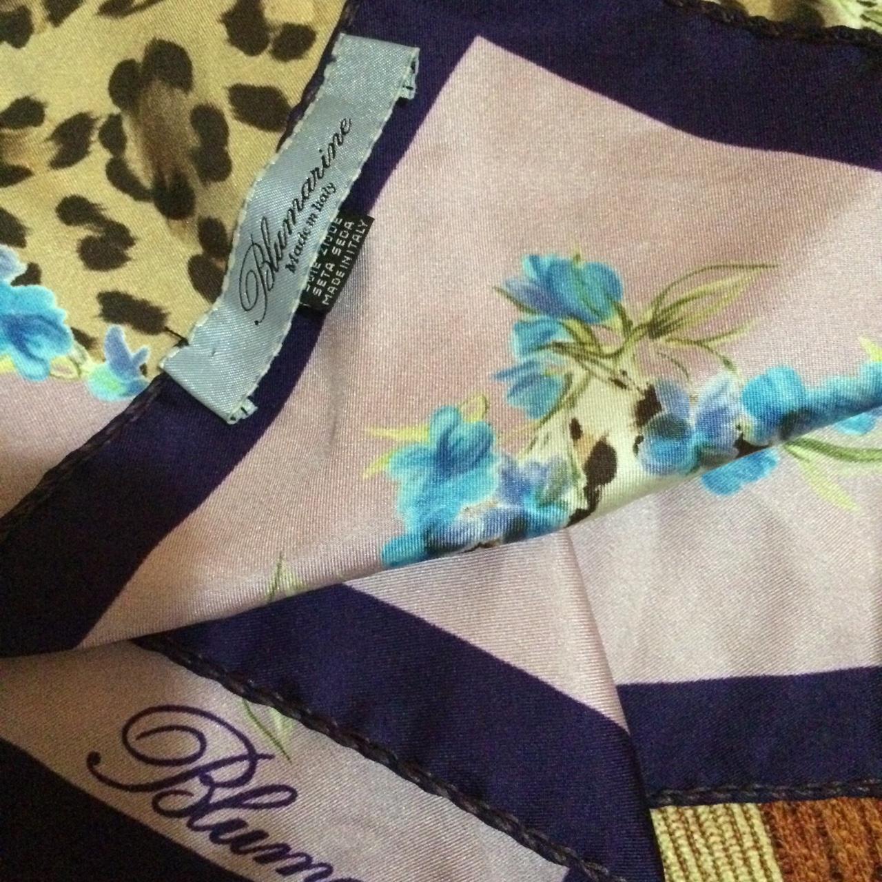 Foulard Blumarine in seta misura 80 x 80 azzurro - Depop