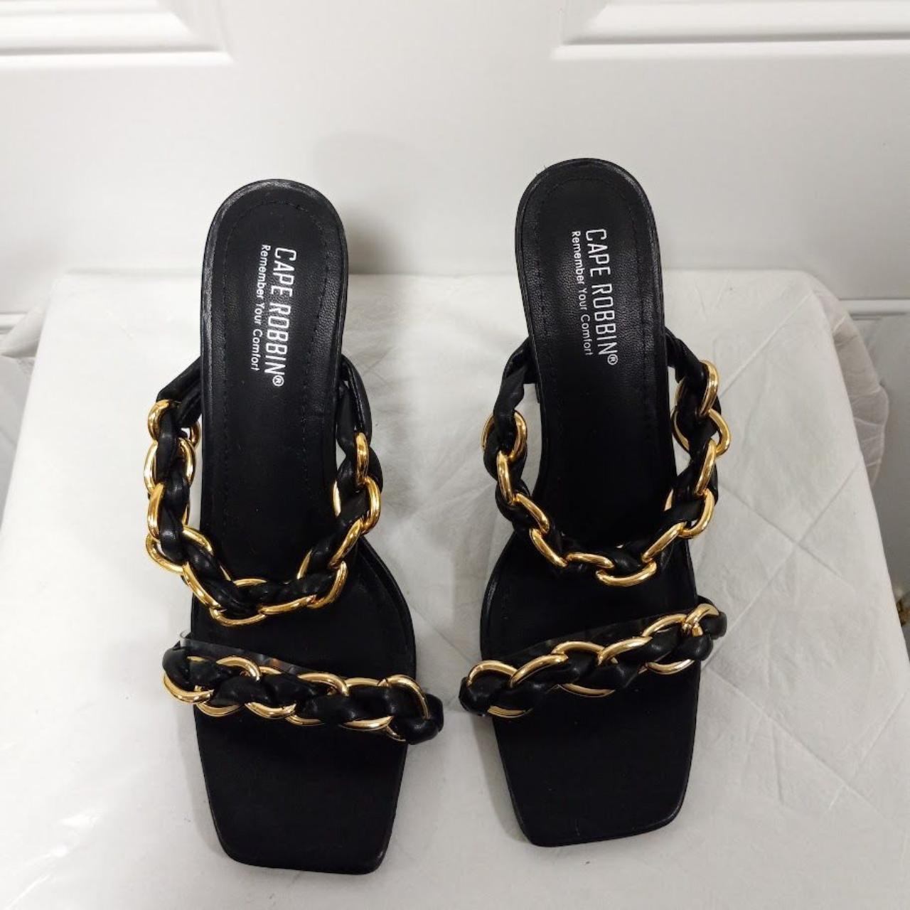 Cape Robbin Women's Black Sandals | Depop