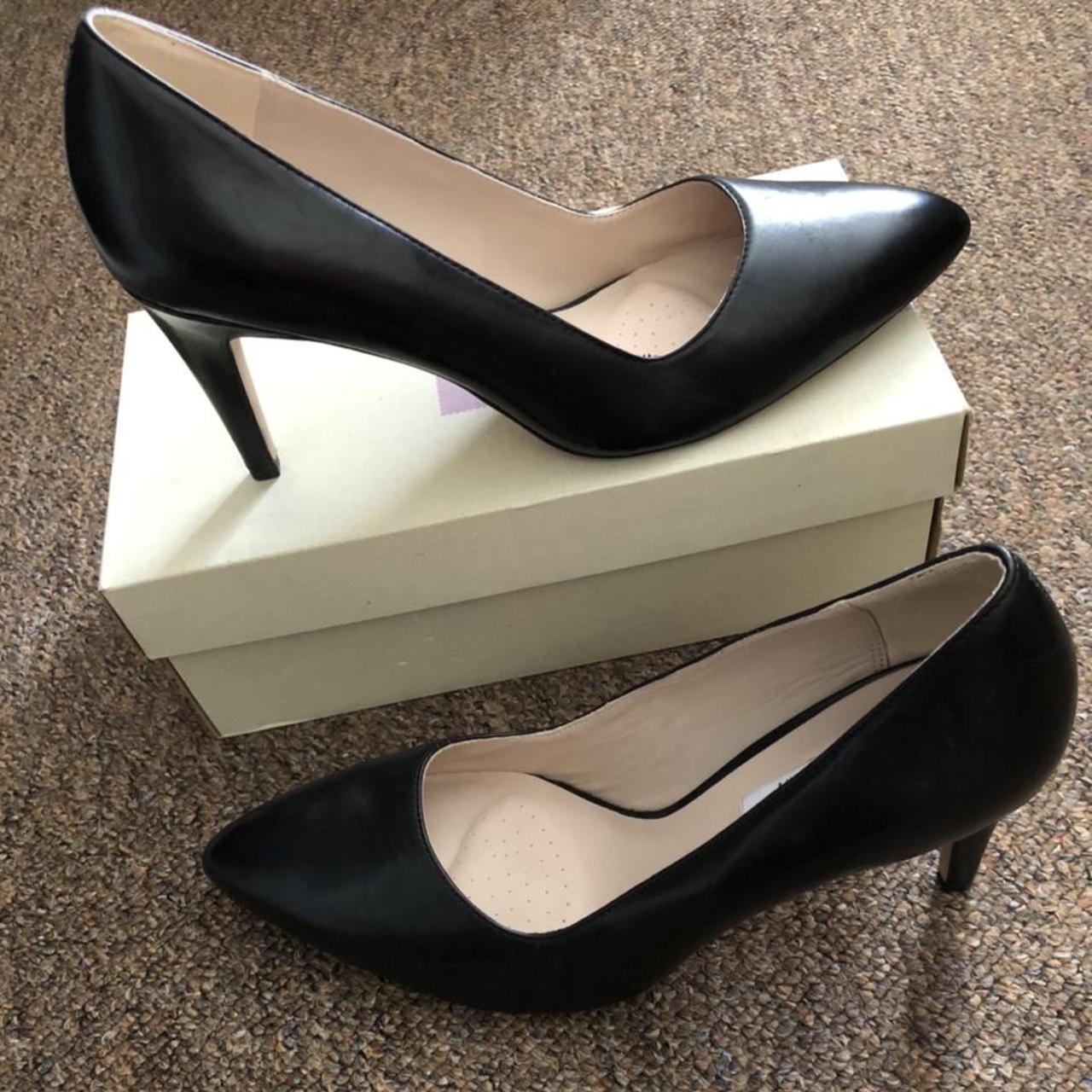 Clarks black leather court shoes Size 7.5 D standard... - Depop