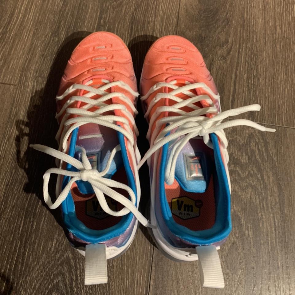 vapor max pink blue