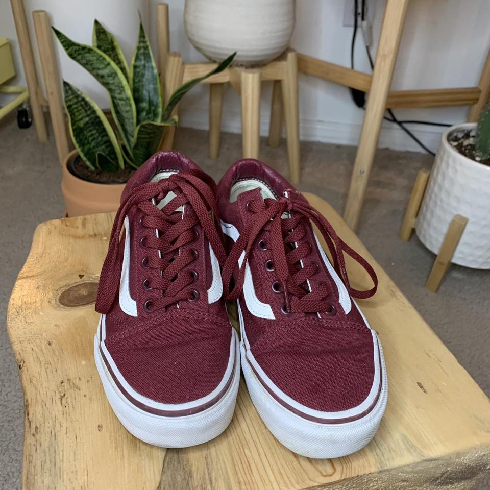 Maroon vans shop with white laces