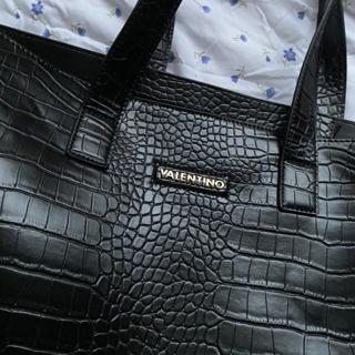 Valentino tote bag Barely used Looking for a quick - Depop