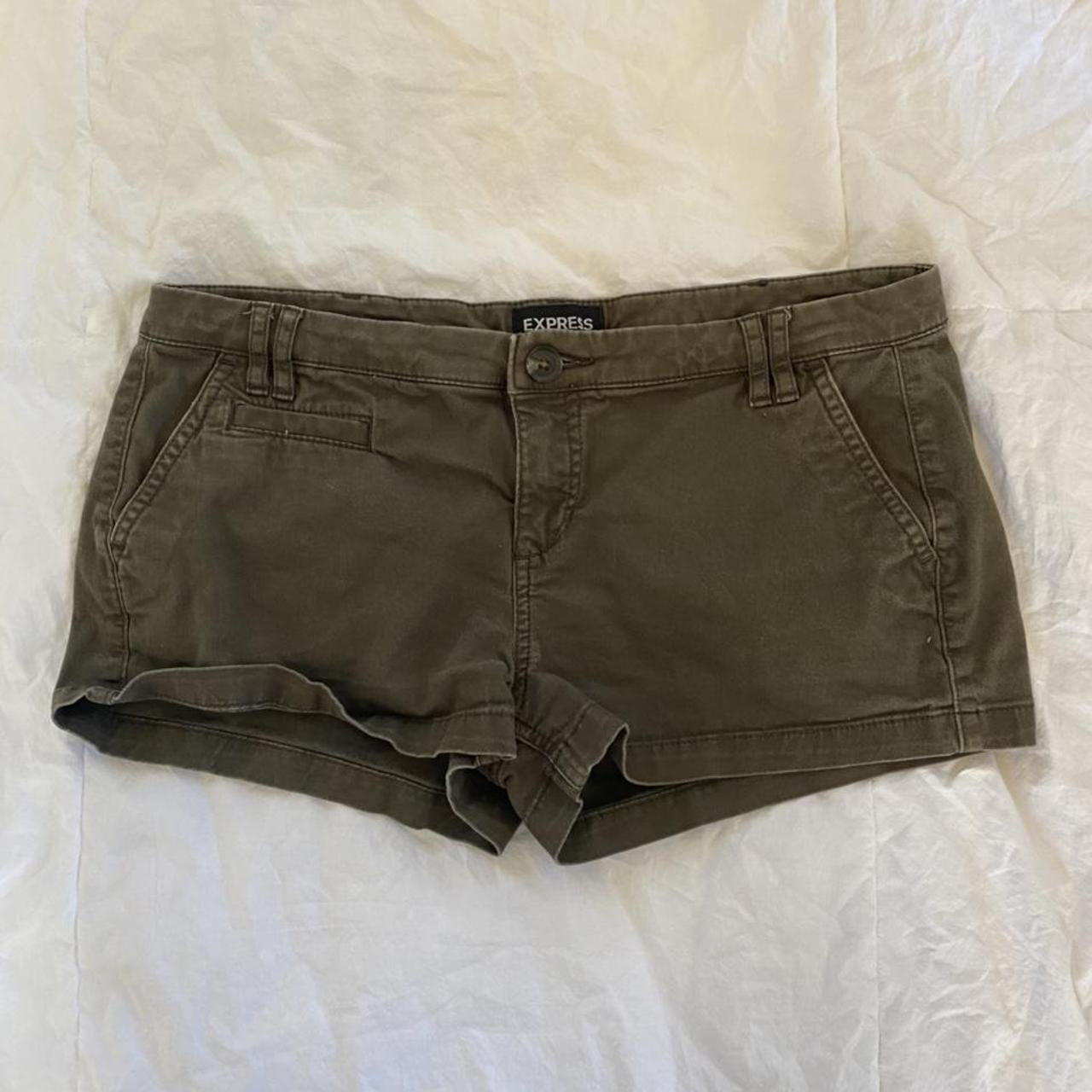 Express Women's Khaki Shorts Depop