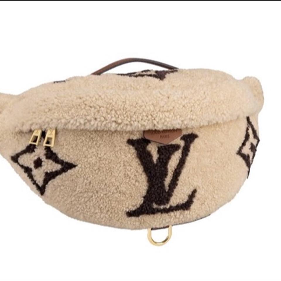 Vintage a Louis Vuitton fanny pack! Beautiful piece! - Depop