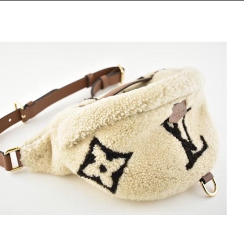 Bum bag / sac ceinture wool crossbody bag Louis Vuitton Beige in Wool -  20897663