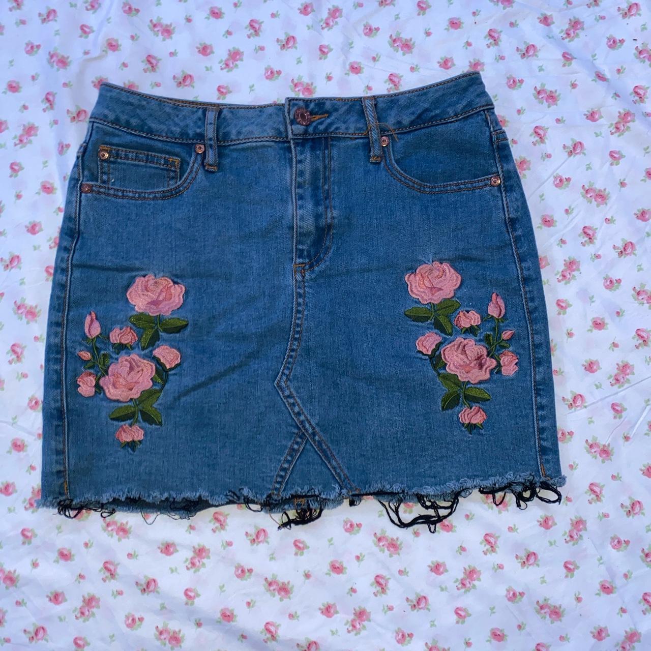 GUESS denim skirt with embroidered roses. SIZE... - Depop