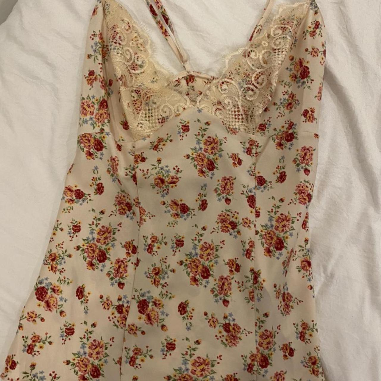 Early 2000s vintage Guess floral top - Depop