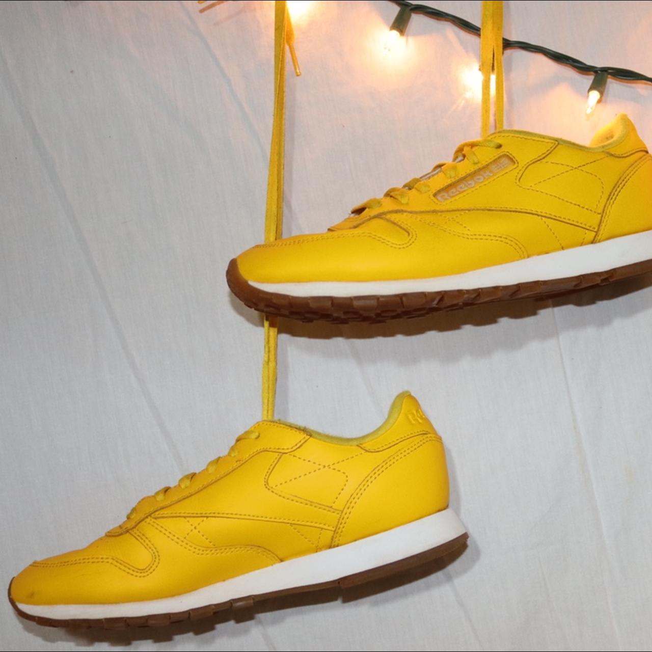 Mustard best sale color reeboks