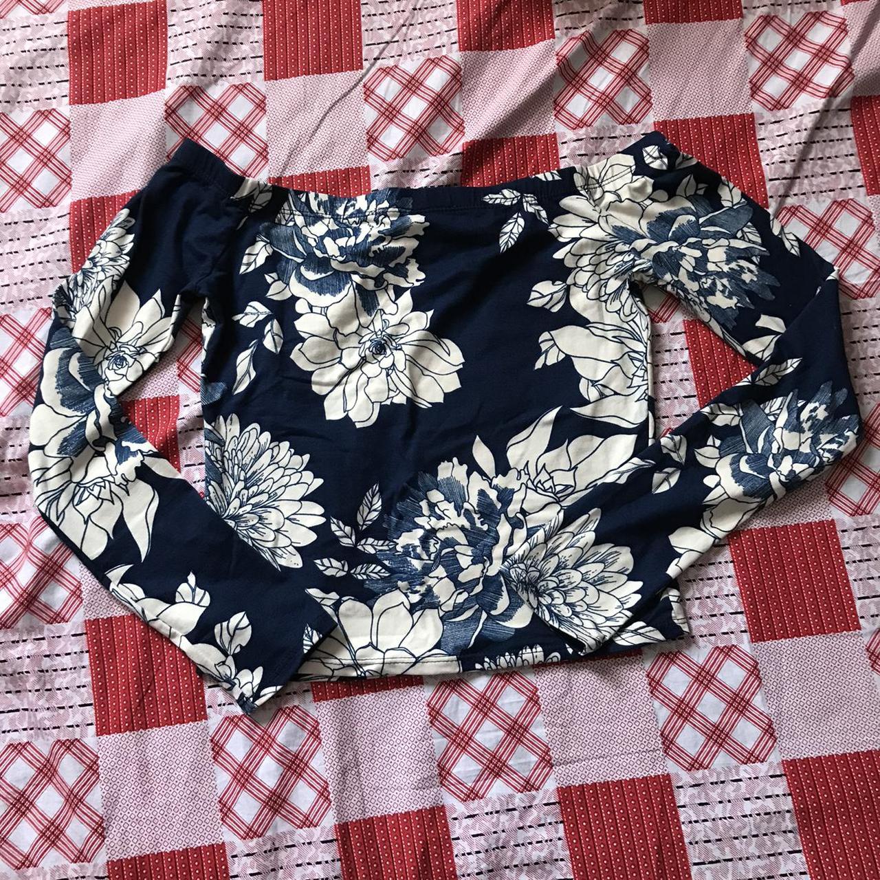 Vivienne Westwood Women's Navy and White Crop-top (2)