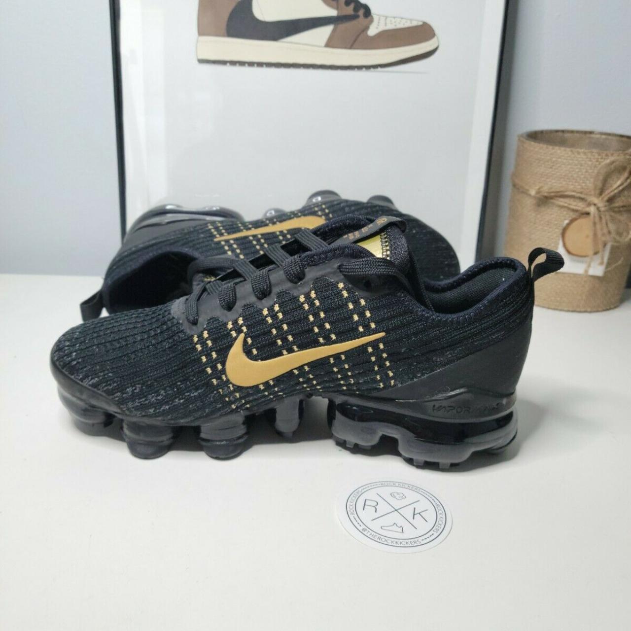 Air vapormax flyknit hotsell 3 black metallic gold