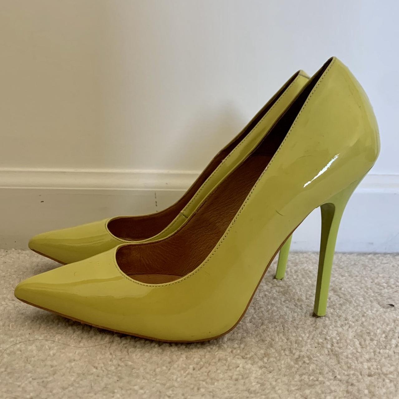 Steve madden deals yellow pumps