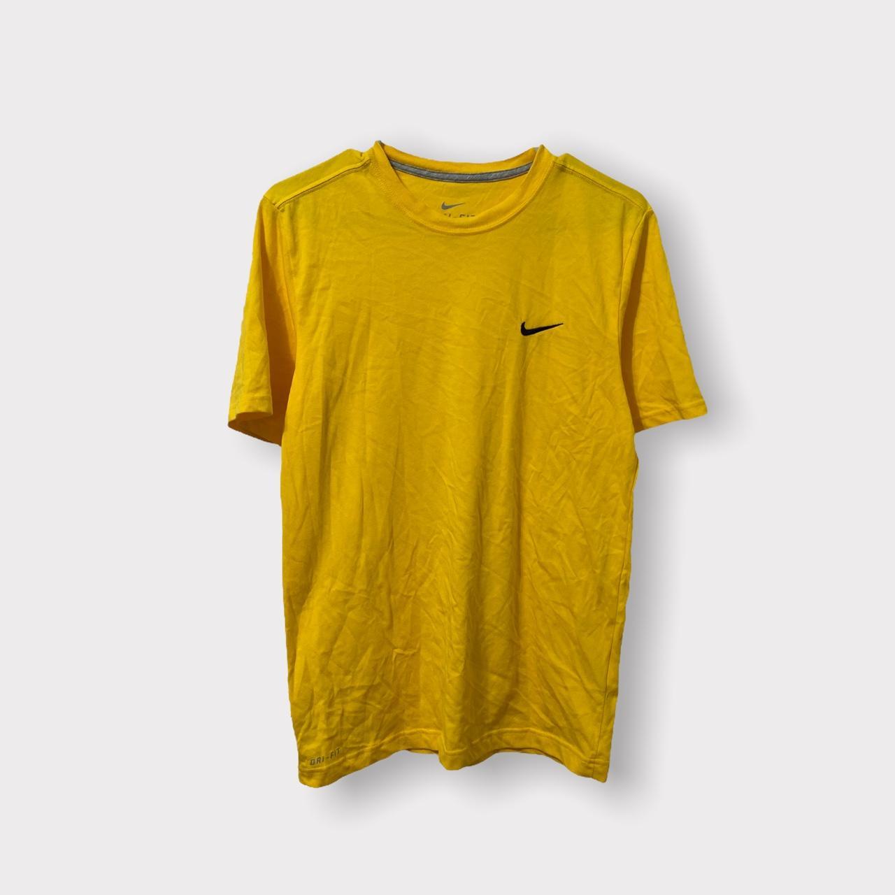 mens nike t shirt size medium
