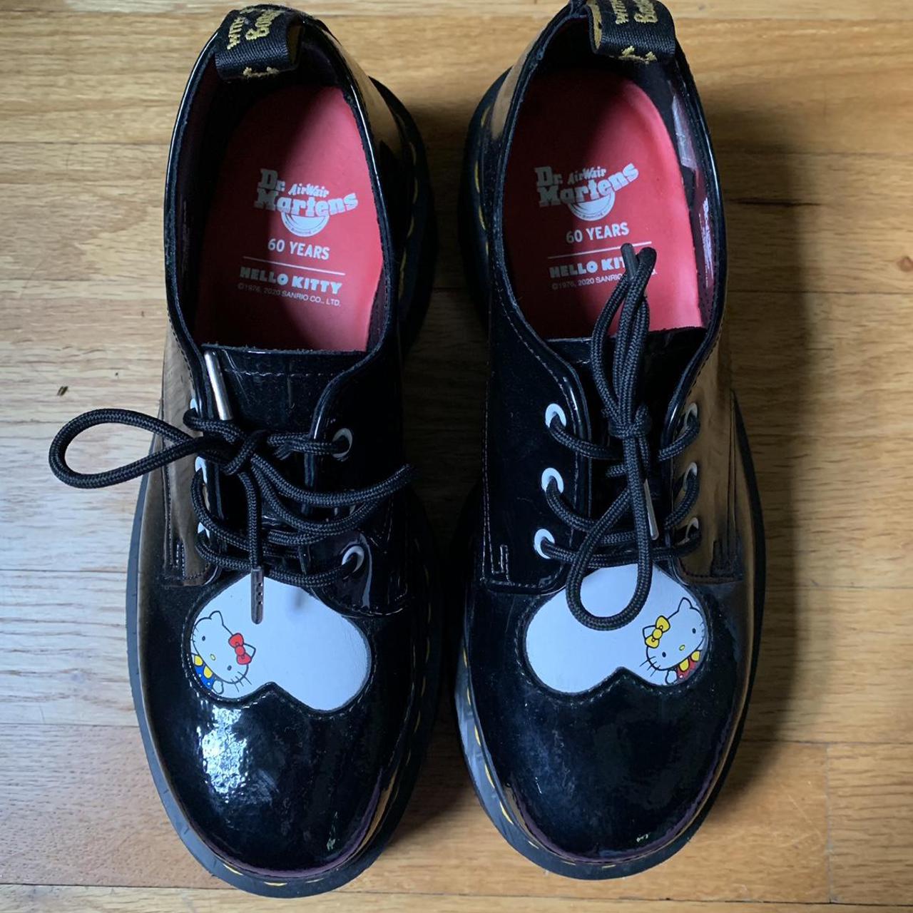 platform hello kitty