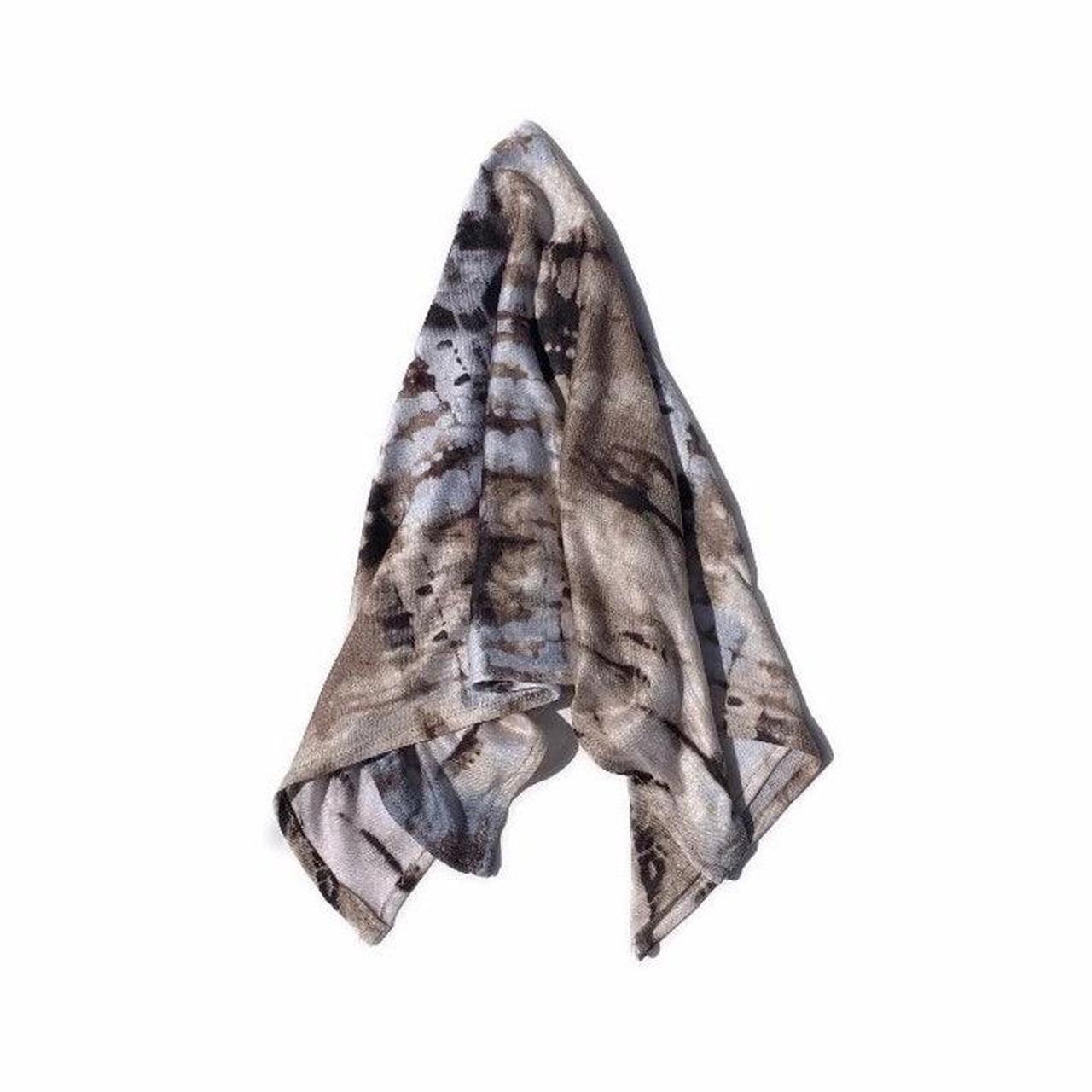 Hands On Design Women's Black and Grey Scarf-wraps (2)