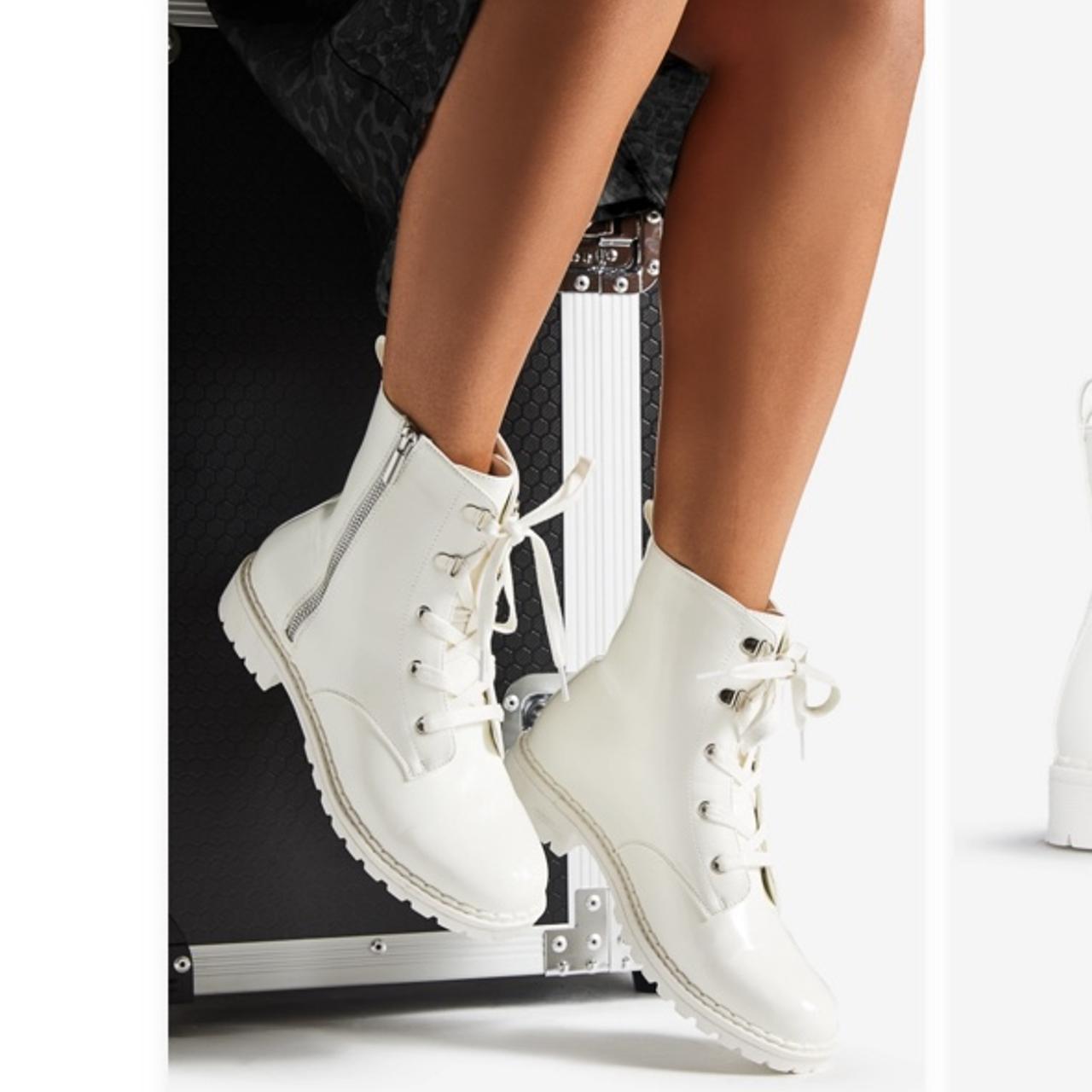 Shoedazzle clearance white boots