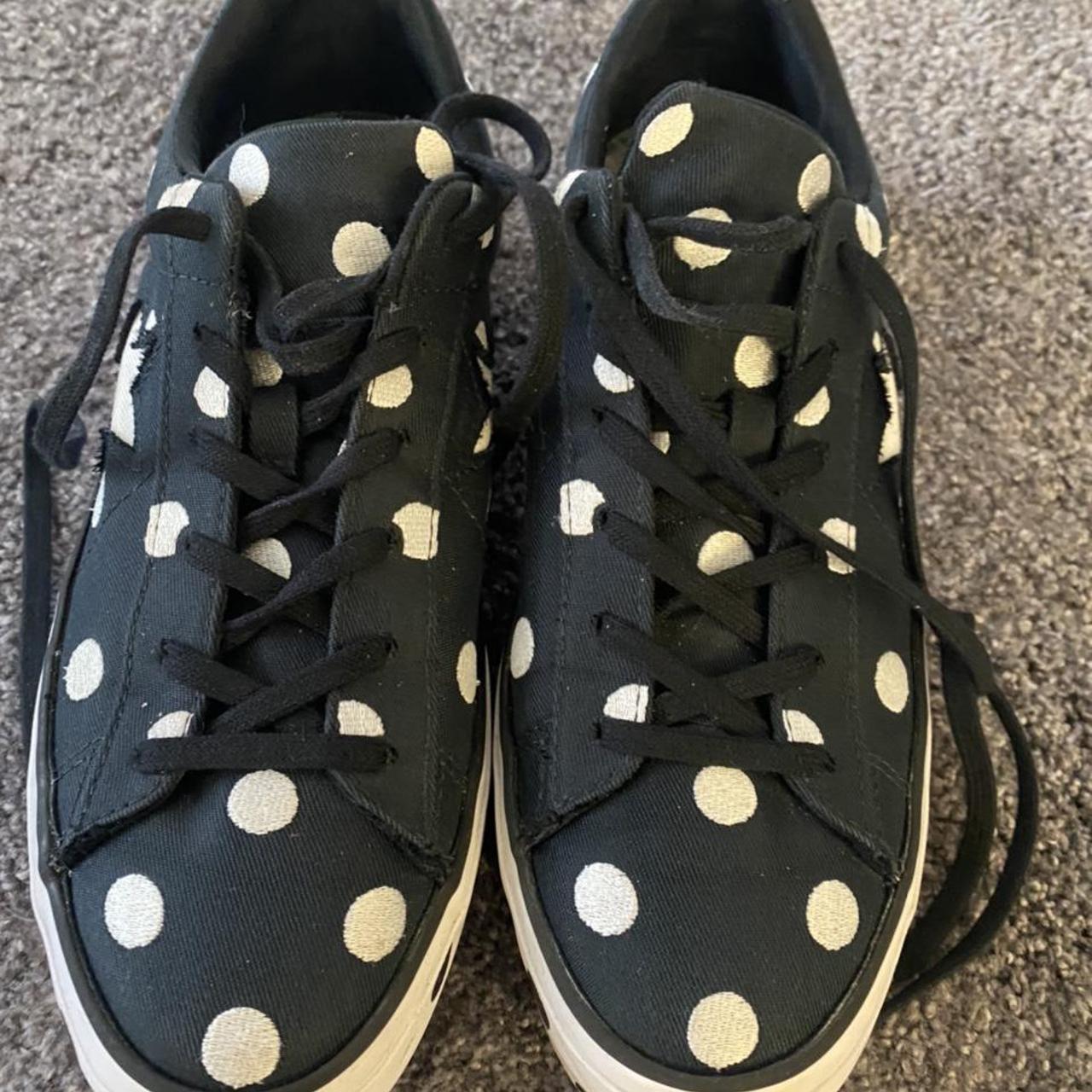 Spotty converse deals