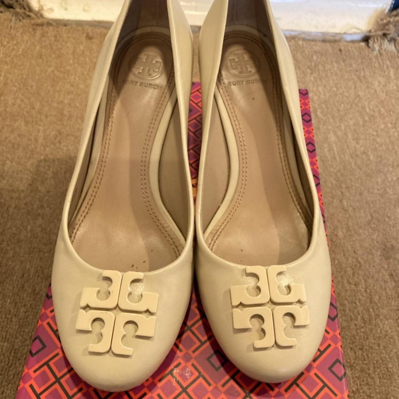 bitter gavnlig godkende Tory Burch wedge shoes cream colour size UK 5 / US... - Depop