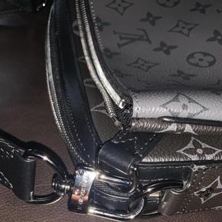 The louis Vuitton Trio Messenger bag for men is made - Depop