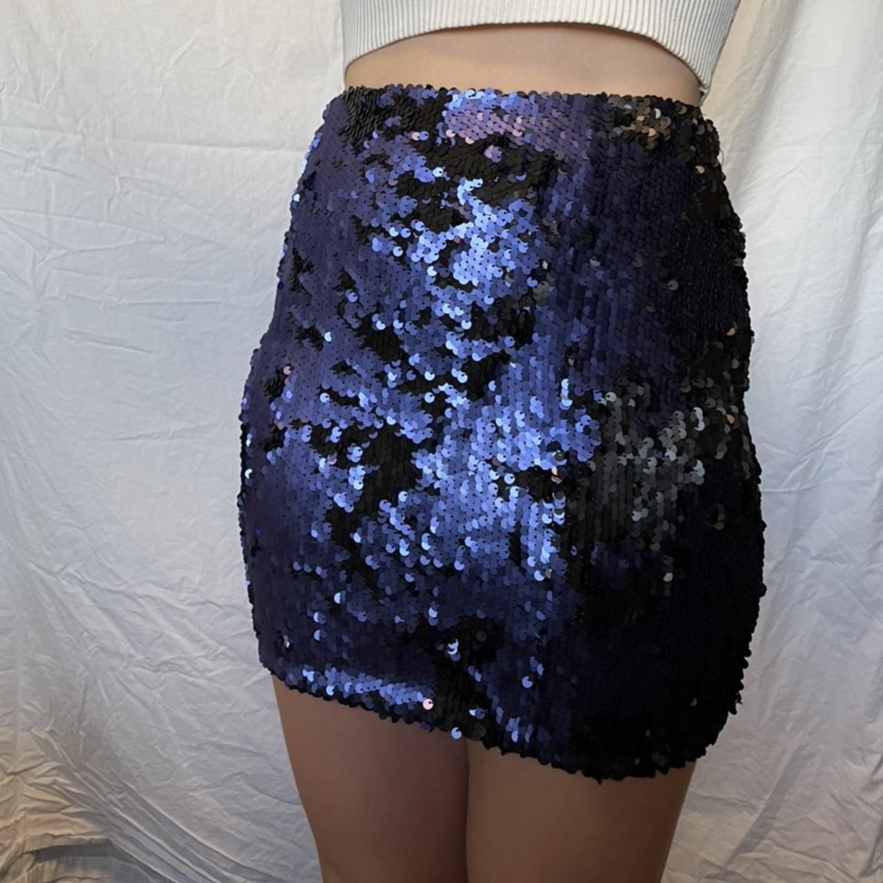 Ebonie and ivory sequinned skirt Sequins are shiny... - Depop