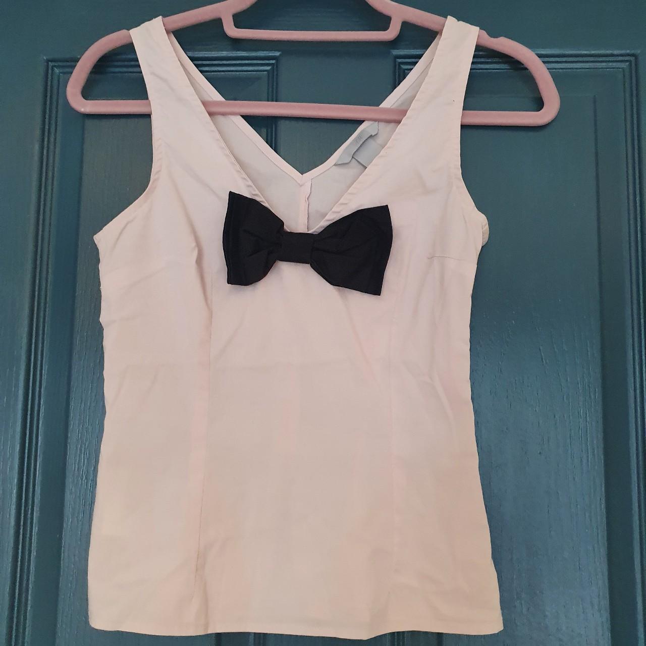 Cute H&M pink fitted vest top with black bow, size... Depop