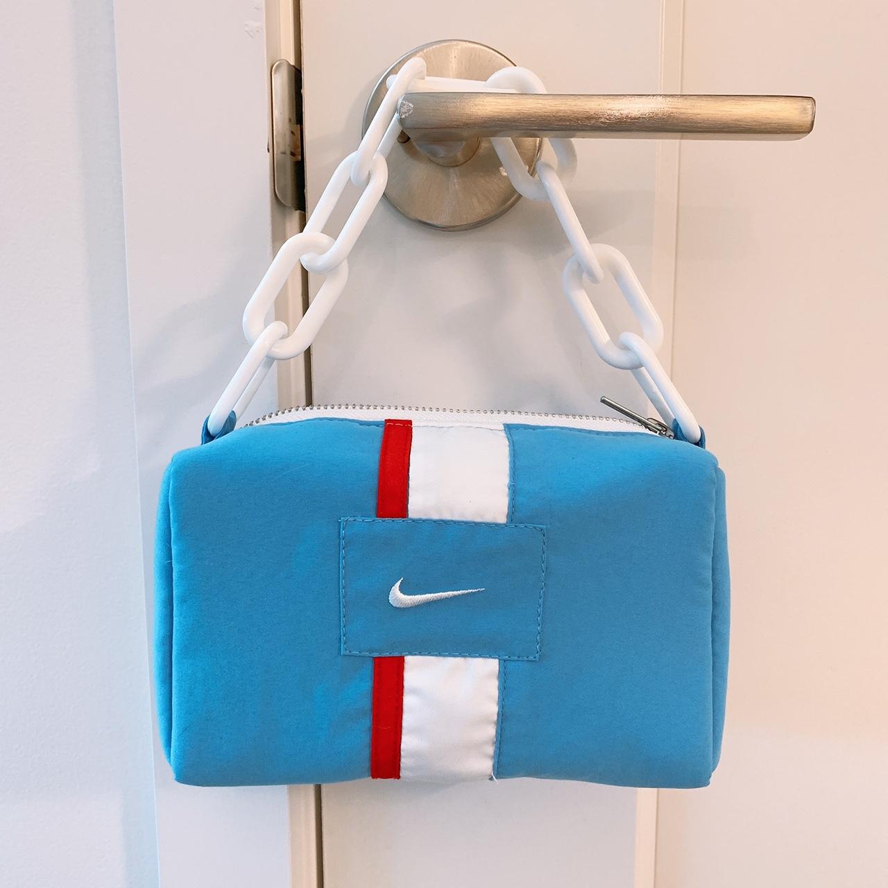 Nike purse with online chain