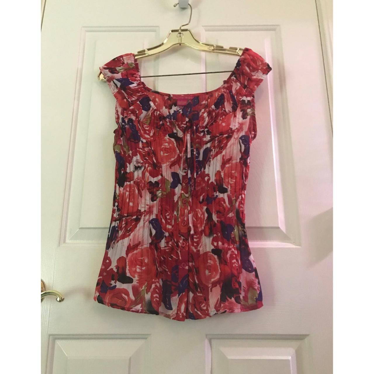 Large Sunny Leigh Floral Top 40 in bust 18 in... - Depop