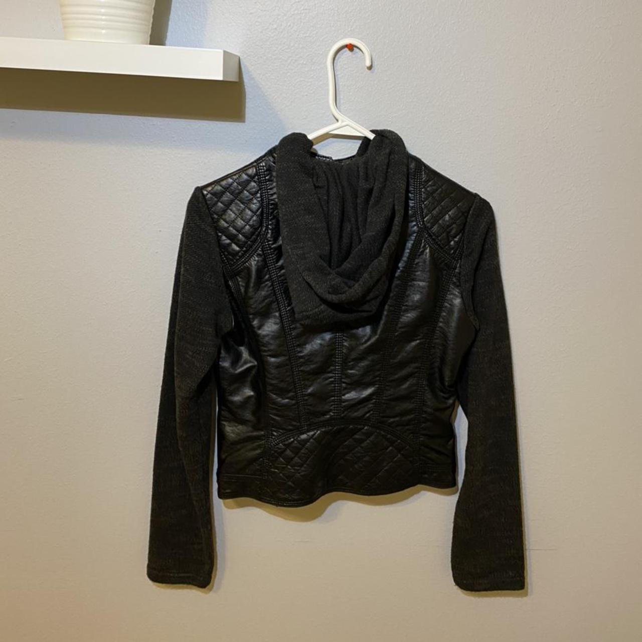 ✨🏍black leather jacket with wool sleeves and a