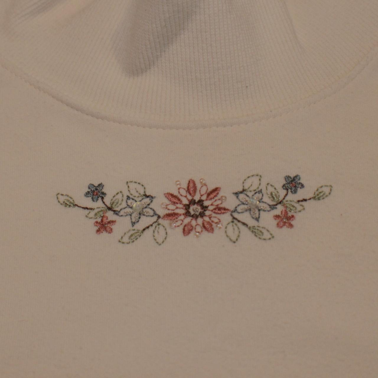 Alfred Dunner Women's Cream Sweatshirt (2)