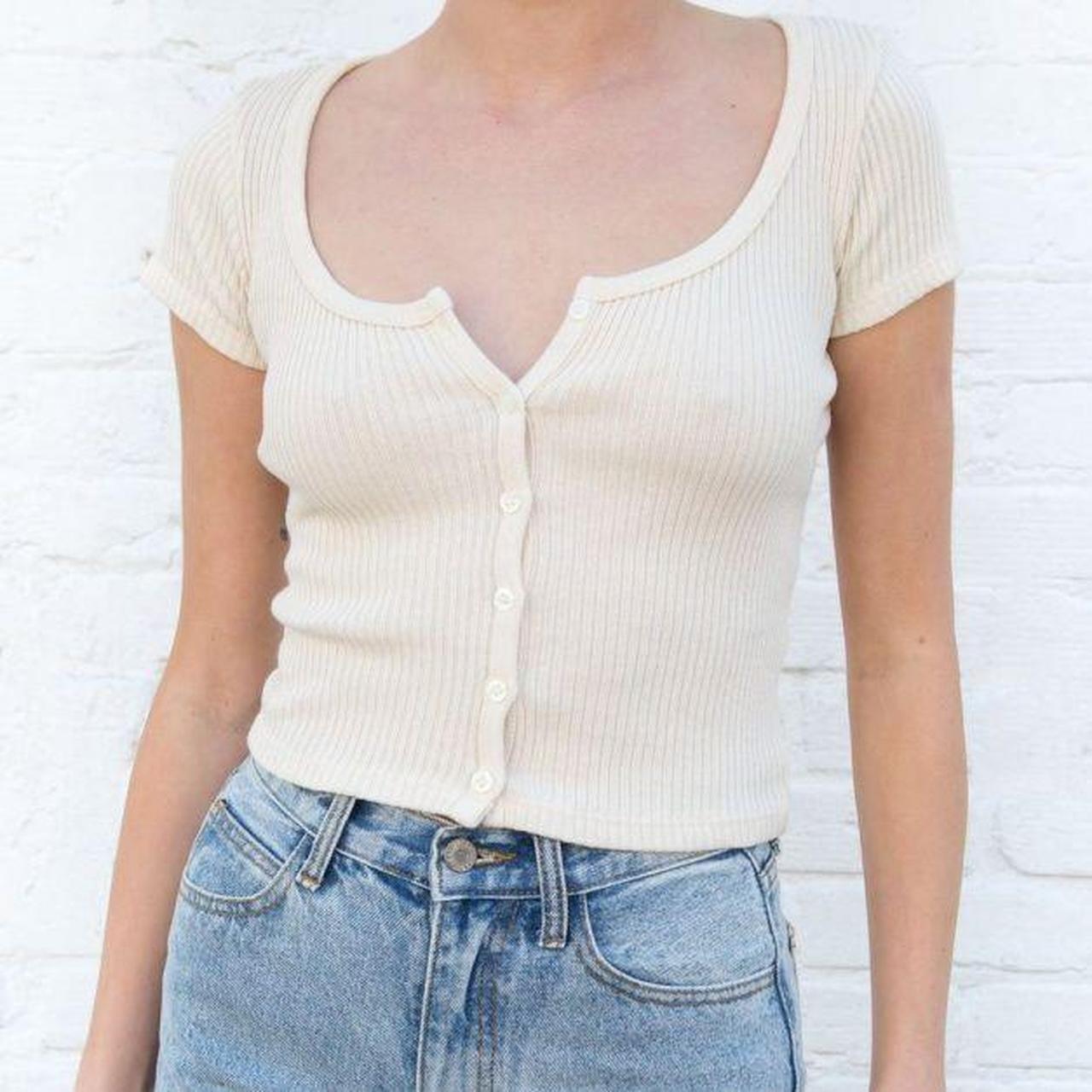 Brandy Melville ribbed zelly top. the color is cream