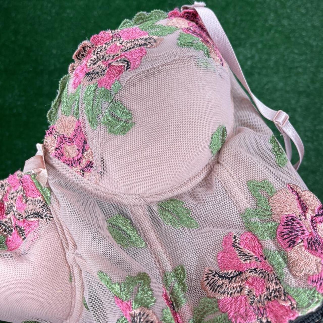 Adorable floral embroidered bustier corset bra... Depop
