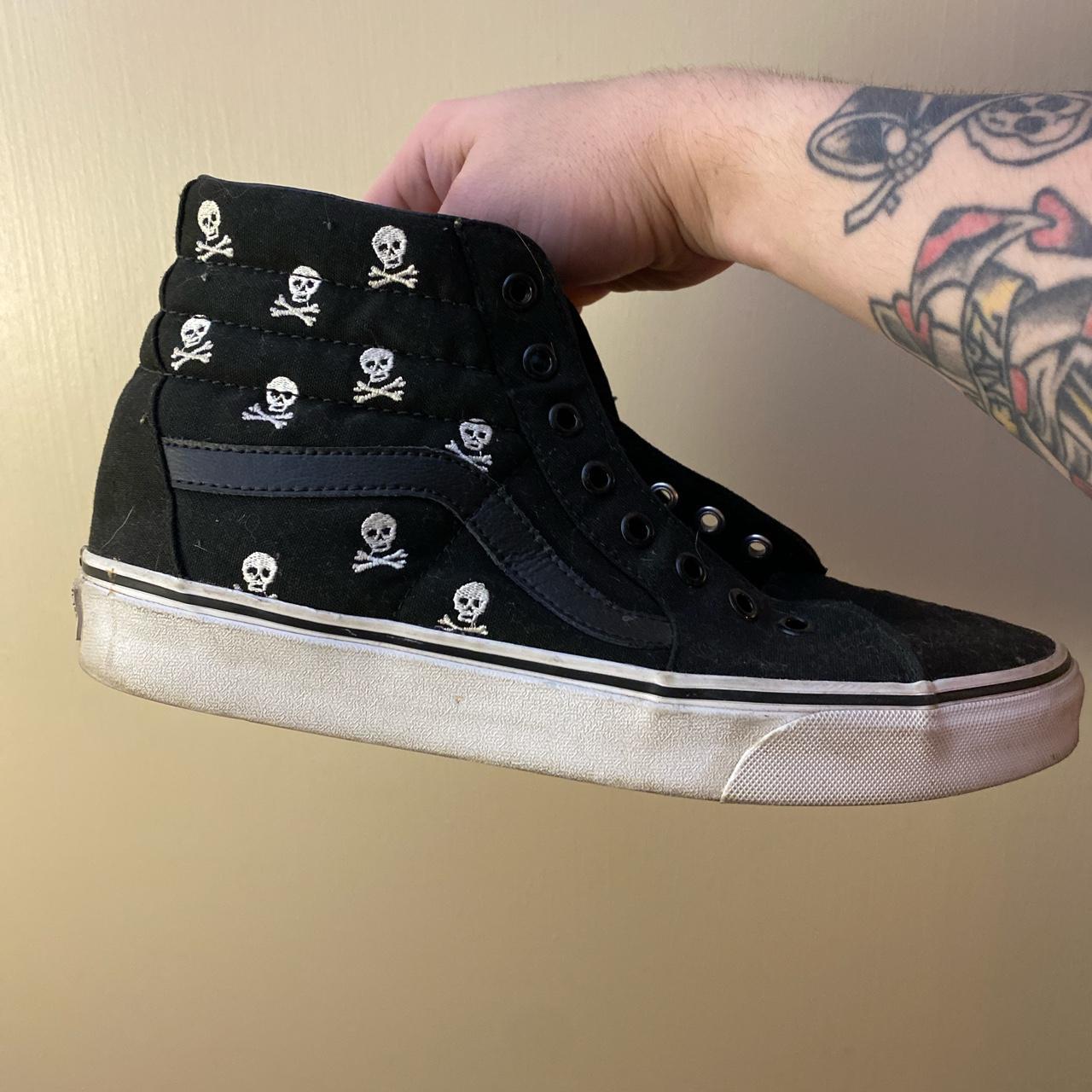 Vans sk8 hi 2025 jolly roger skate shoe