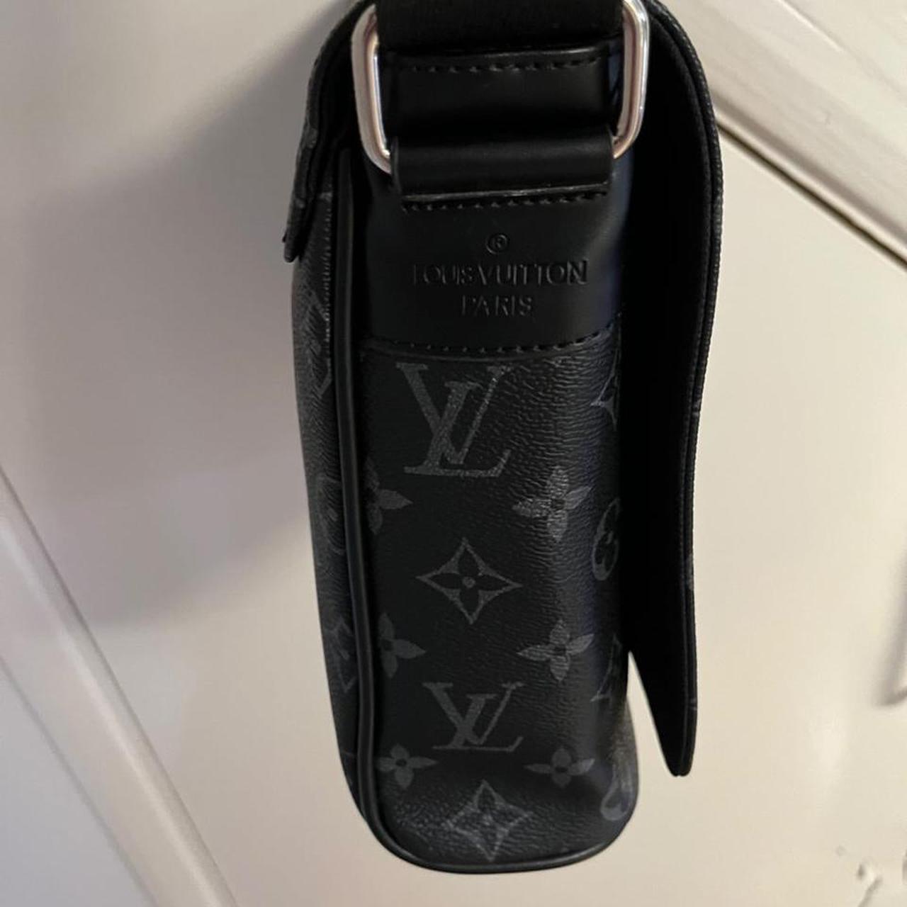 Louis Vuitton Black Calfskin Monogram Very Messenger Bag – Oliver Jewellery
