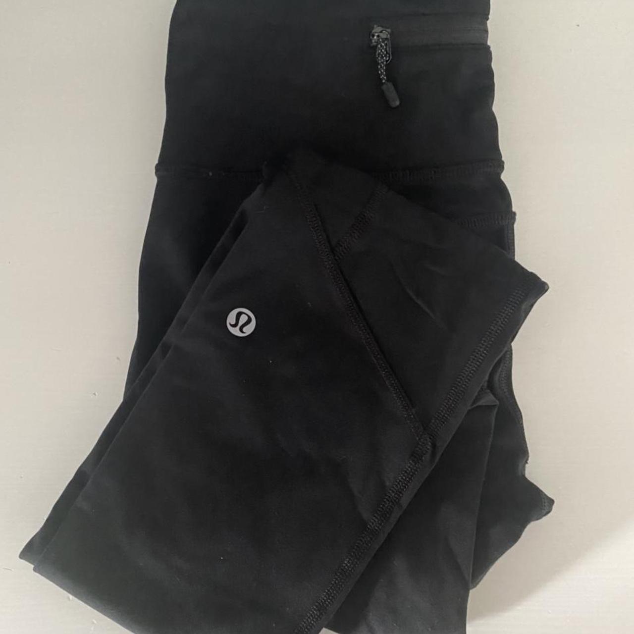 LULULEMON black leggings fits a 2-4 #lulu #leggings - Depop