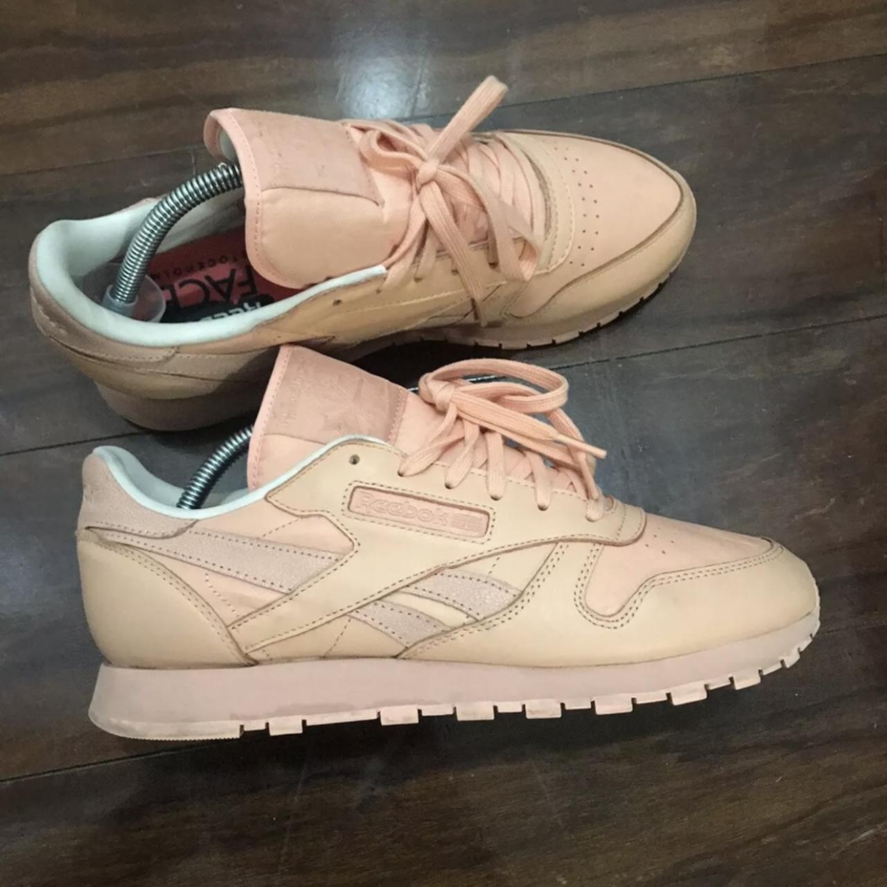 Salmon pink cheap reebok classics