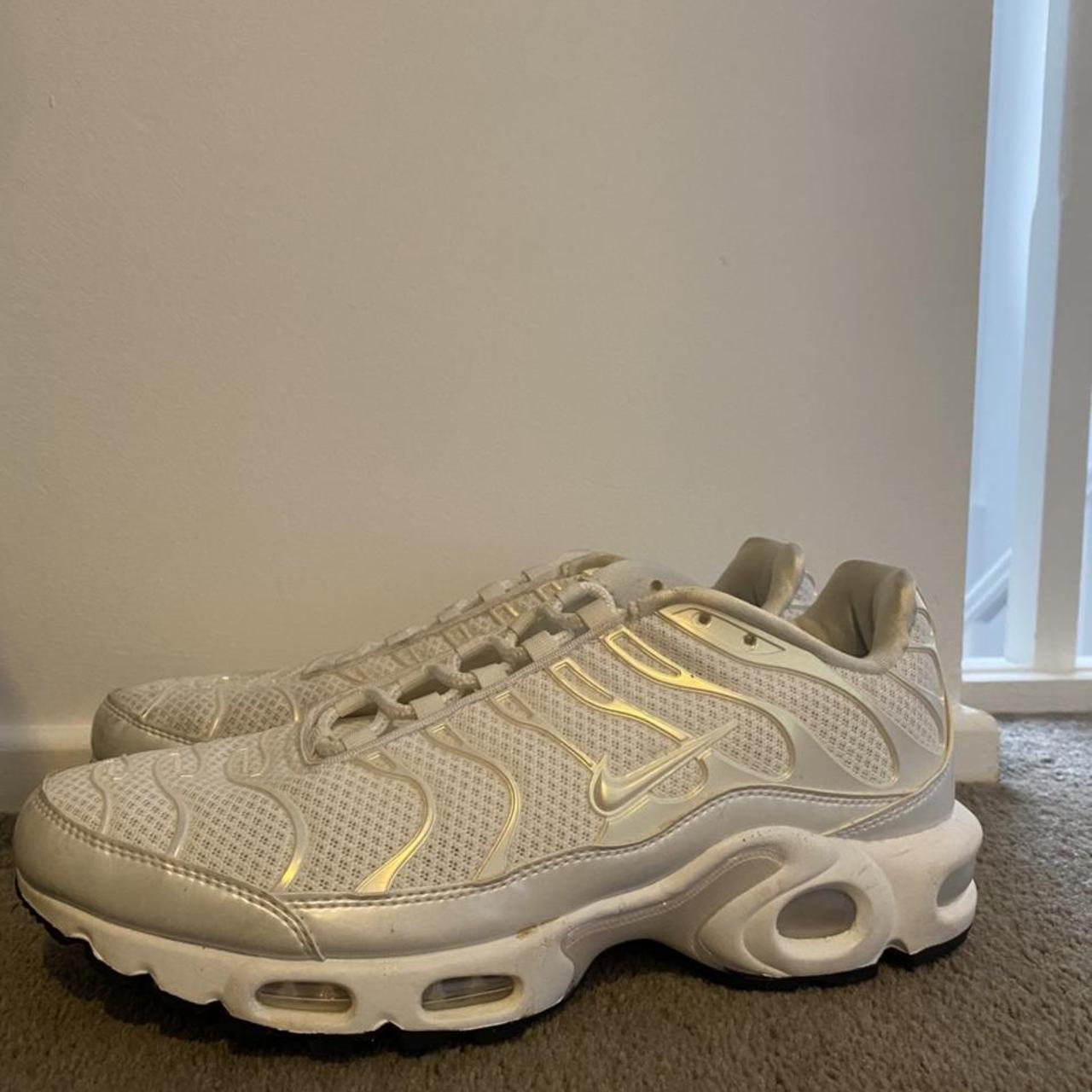 pearl white tns